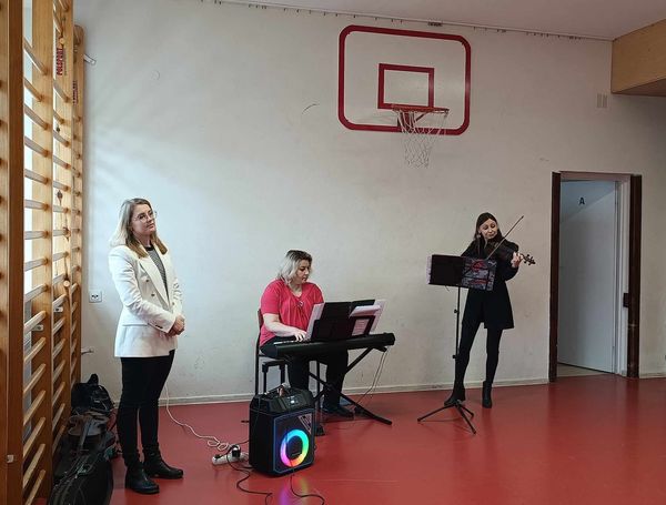 na zdjęciu znajdują się trzej muzycy z Filharmonii Świętokrzyskiej